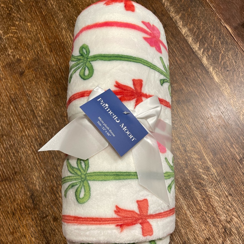 Festive Holiday Bow Palmetto Moon Throw Blanket White with Red, Pink &Green Bows